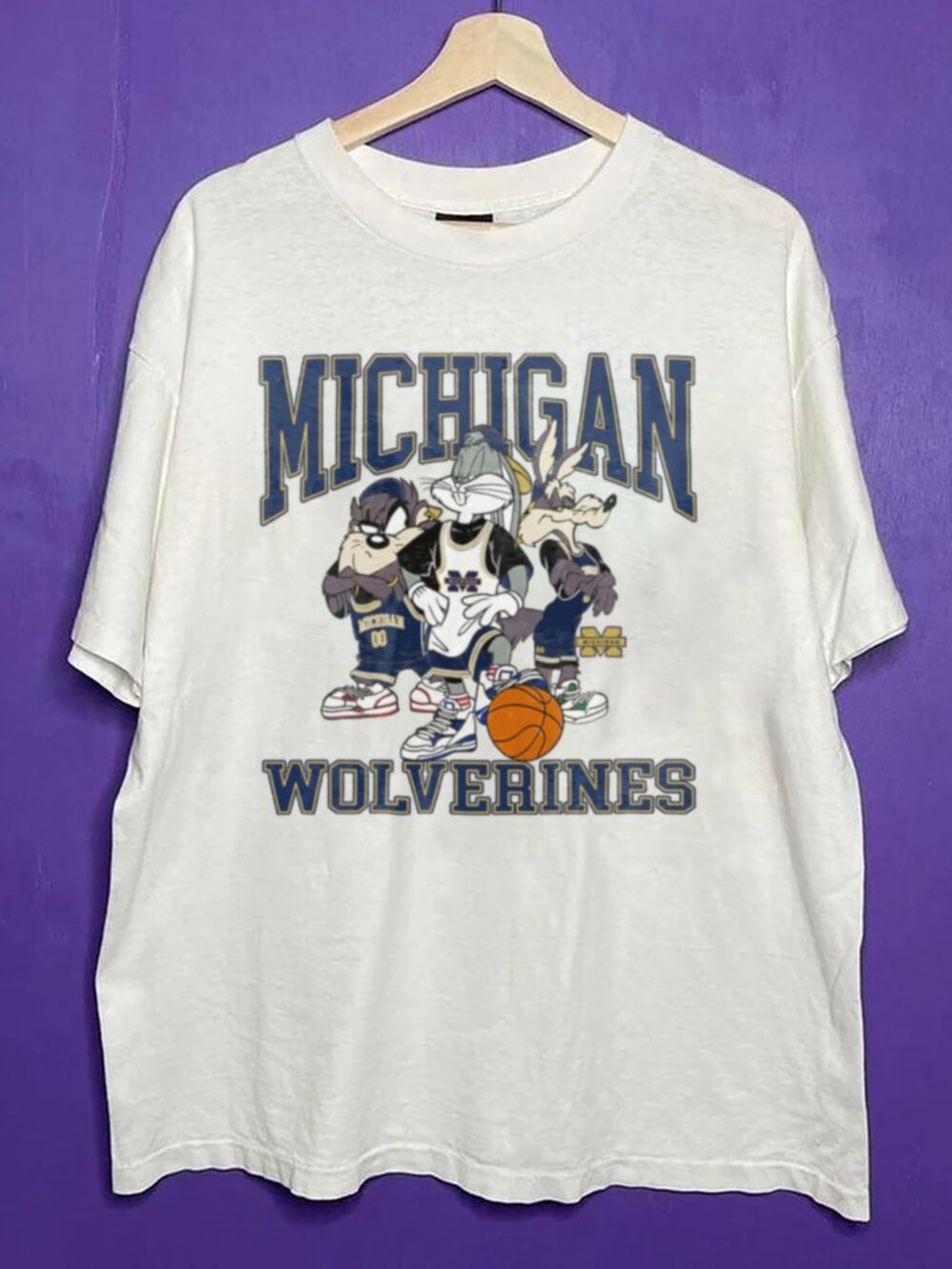 Vintage NCAA University of Michigan Wolverines Basketball Looney Tunes Shirt Tee